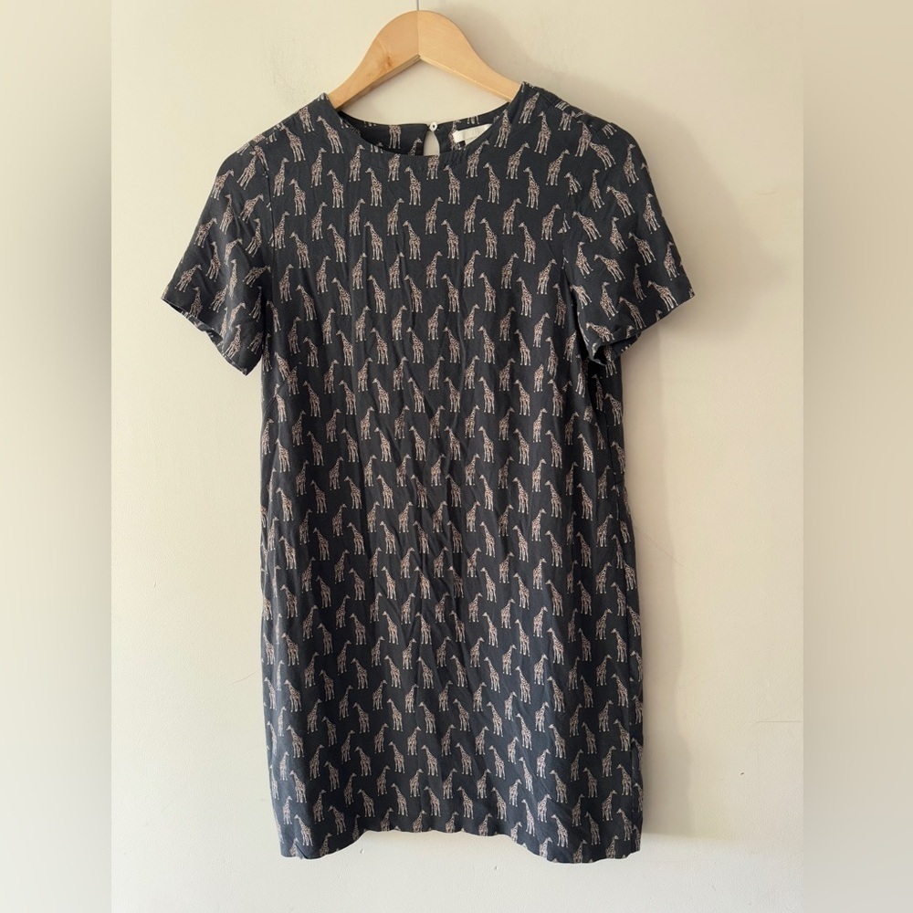 H&M Women's Gray Button Back Giraffe‎ Pattern Dress